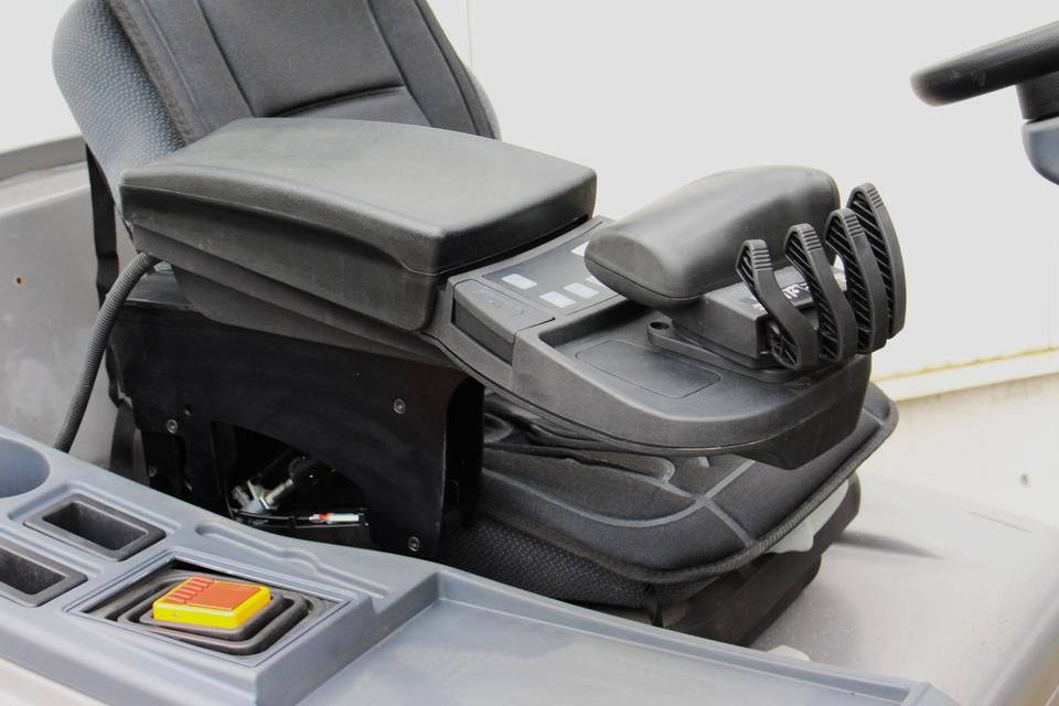 Chariot élévateur électrique JUNGHEINRICH EFG318k - 2017 - 3664Std.: photos 9 Chariot élévateur électrique JUNGHEINRICH EFG318k - 2017 - 3664Std.: photos 9