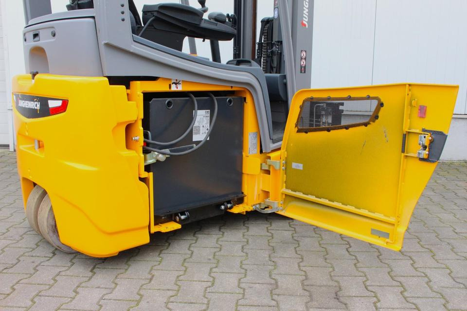 Chariot élévateur électrique JUNGHEINRICH EFG318k - 2017 - 3664Std.: photos 18 Chariot élévateur électrique JUNGHEINRICH EFG318k - 2017 - 3664Std.: photos 18