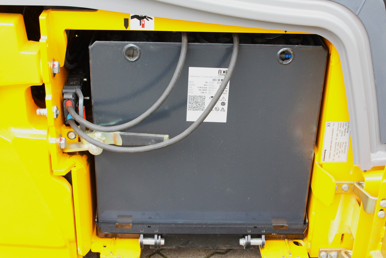 Chariot élévateur électrique JUNGHEINRICH EFG318k - 2017 - 3664Std.: photos 21 Chariot élévateur électrique JUNGHEINRICH EFG318k - 2017 - 3664Std.: photos 21