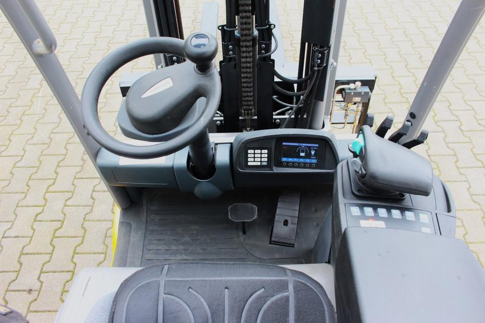 Chariot élévateur électrique JUNGHEINRICH EFG318k - 2017 - 3664Std.: photos 10 Chariot élévateur électrique JUNGHEINRICH EFG318k - 2017 - 3664Std.: photos 10