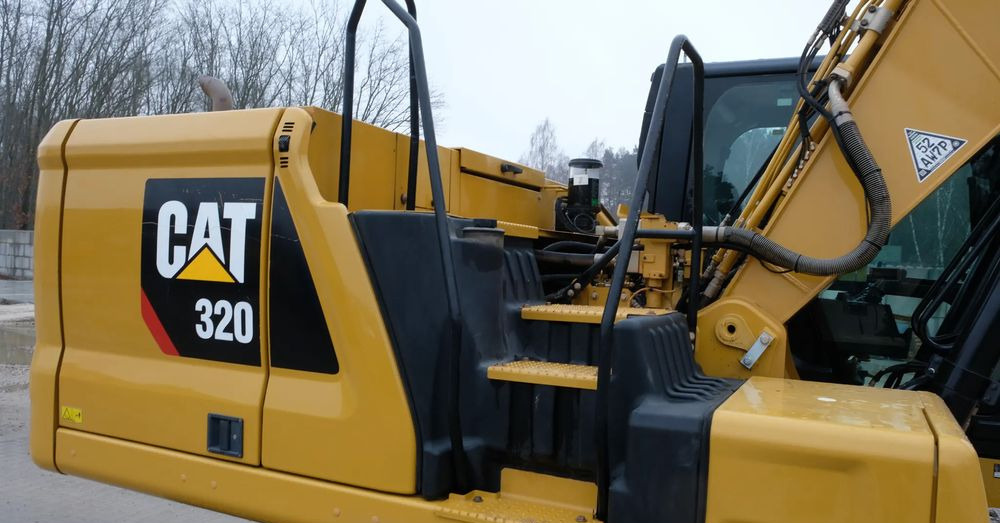 Caterpillar 320 2D ADVANSE JAPAN MODEL 2020R - Pelle sur chenille: photos 3 Caterpillar 320 2D ADVANSE JAPAN MODEL 2020R - Pelle sur chenille: photos 3