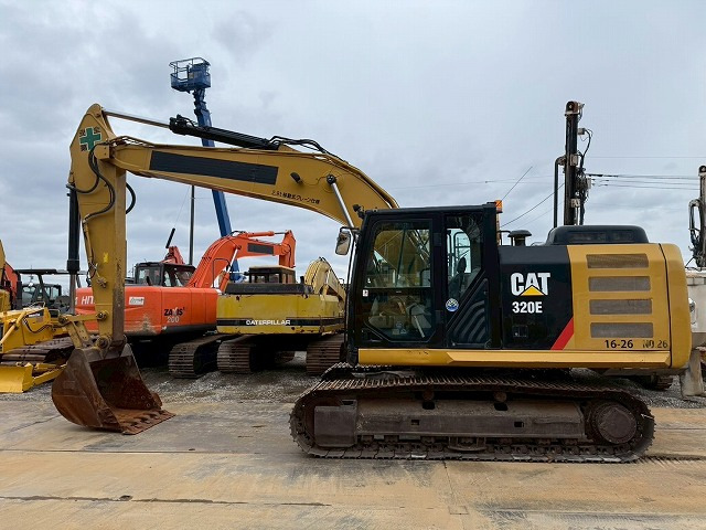 CAT 320E-2 - Pelle sur chenille: photos 2 CAT 320E-2 - Pelle sur chenille: photos 2