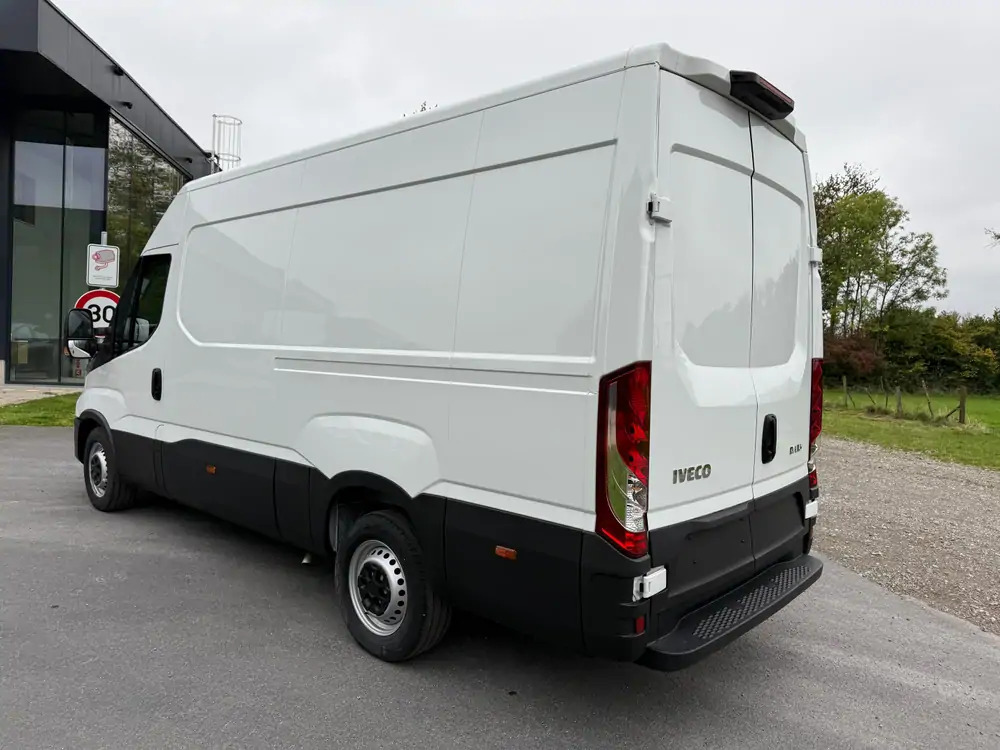 Fourgon utilitaire neuf Iveco Daily 35-140 *L2H2*DISPO DE STOCK*Airco*Cruise control: photos 6 Fourgon utilitaire neuf Iveco Daily 35-140 *L2H2*DISPO DE STOCK*Airco*Cruise control: photos 6