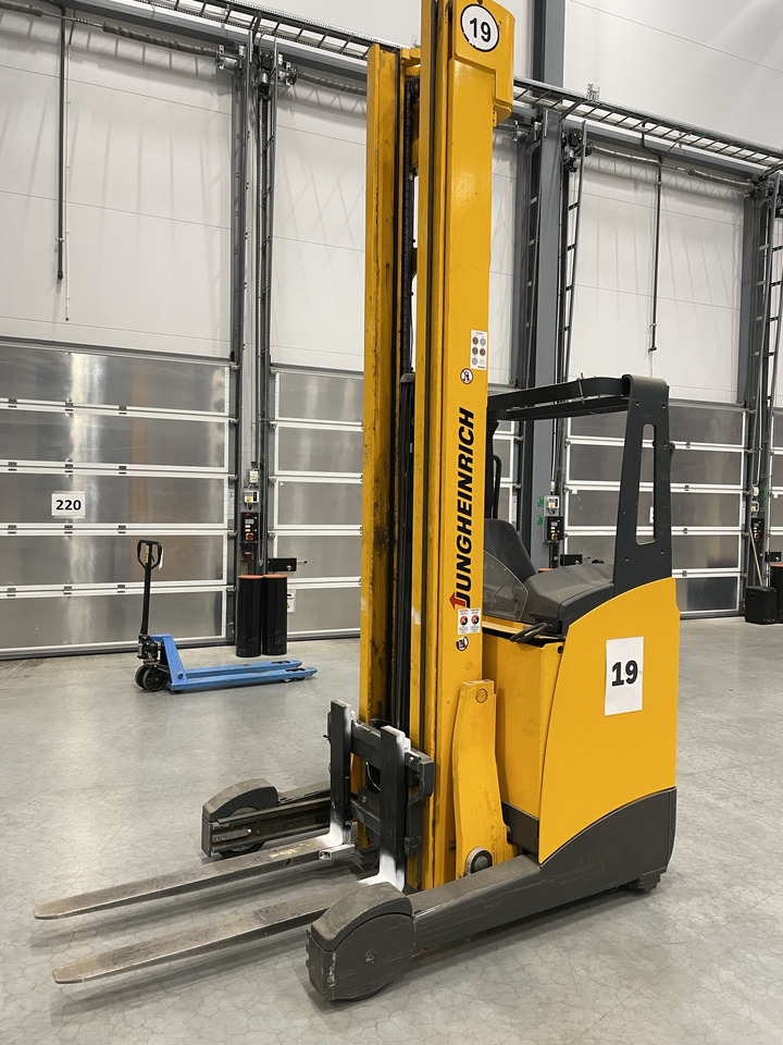 JUNGHEINRICH ETV214 - Chariot à mât rétractable: photos 3 JUNGHEINRICH ETV214 - Chariot à mât rétractable: photos 3