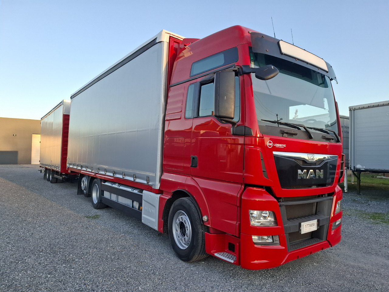 MAN TGX 26.440 E6 + SCHMITZ - Camion à rideaux coulissants: photos 4 MAN TGX 26.440 E6 + SCHMITZ - Camion à rideaux coulissants: photos 4