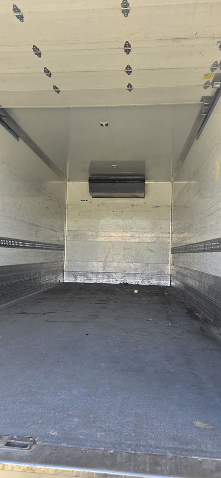 Camion frigorifique RENAULT: photos 7