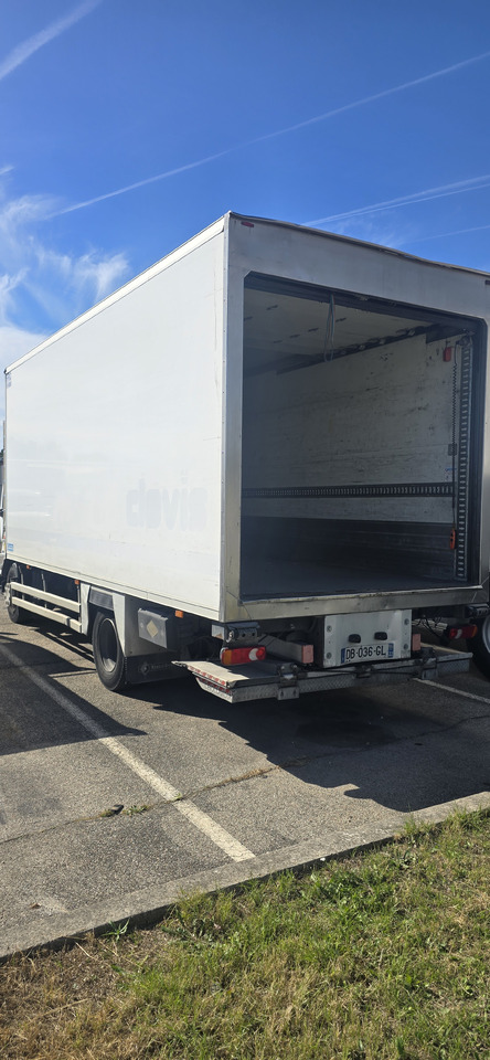 Camion frigorifique RENAULT: photos 8