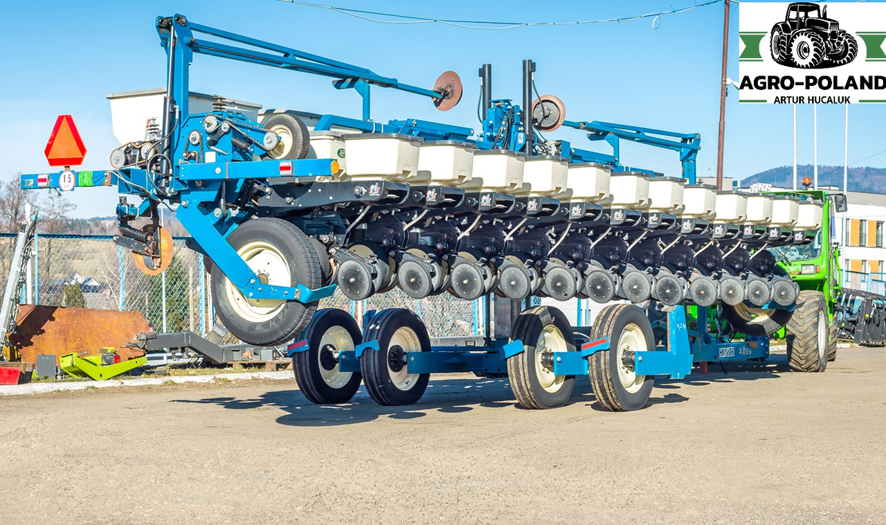 KINZE 3600 - 2006 ROK - 12 RZĘDOWY + ZBIORNIK NA NAWÓZ I MIKROELEMENTY - Semoir monograine: photos 1 KINZE 3600 - 2006 ROK - 12 RZĘDOWY + ZBIORNIK NA NAWÓZ I MIKROELEMENTY - Semoir monograine: photos 1