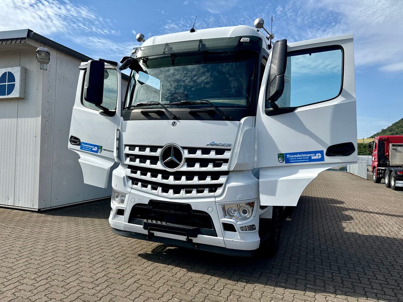 MERCEDES-BENZ Arocs 3553 4 Achsen Tridem - Camion ampliroll: photos 2 MERCEDES-BENZ Arocs 3553 4 Achsen Tridem - Camion ampliroll: photos 2