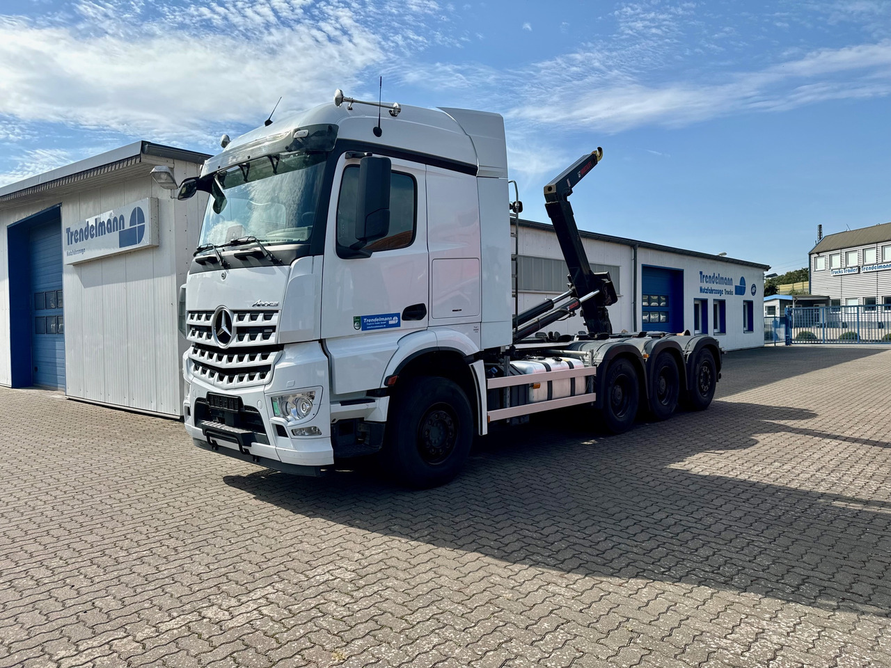 MERCEDES-BENZ Arocs 3553 4 Achsen Tridem - Camion ampliroll: photos 1 MERCEDES-BENZ Arocs 3553 4 Achsen Tridem - Camion ampliroll: photos 1
