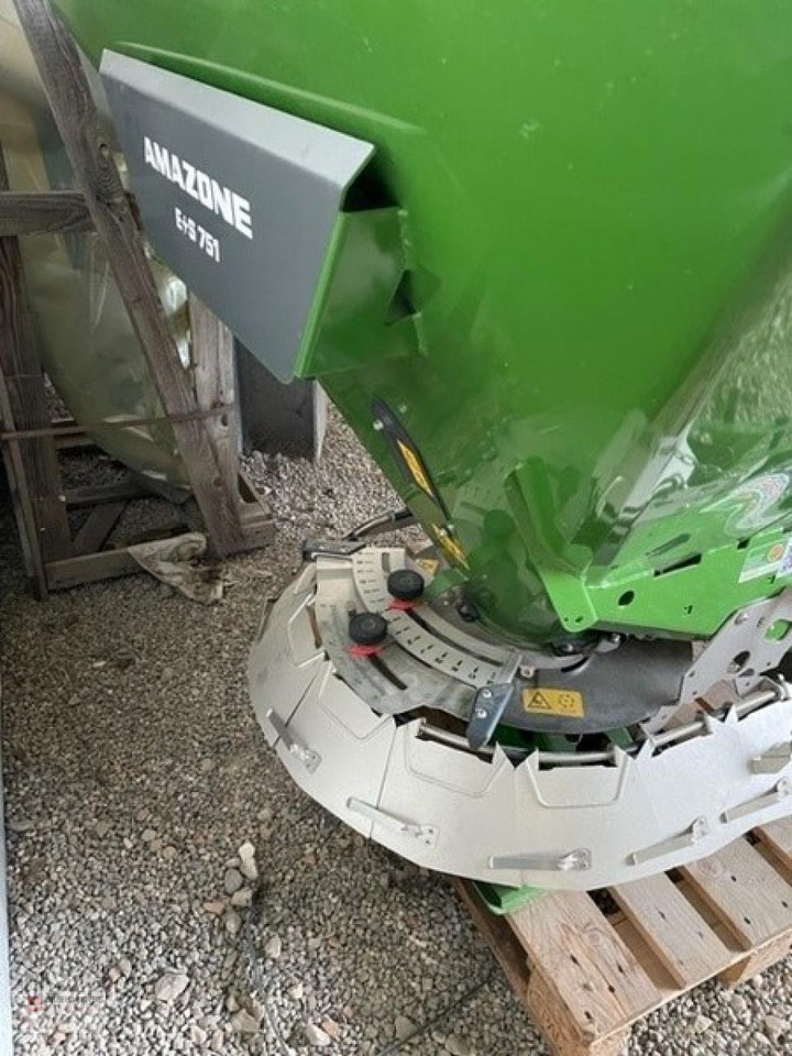 Amazone E+S 751 - GRÜN- WINTERDIENST - Epandeur de sable: photos 4 Amazone E+S 751 - GRÜN- WINTERDIENST - Epandeur de sable: photos 4