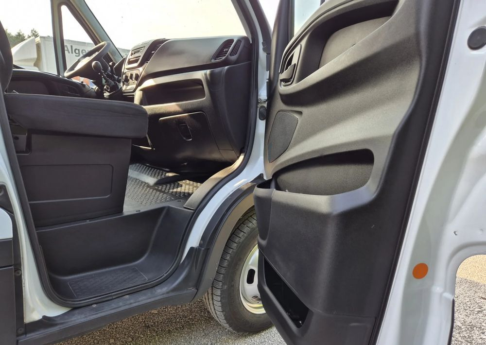 Utilitaire plateau Iveco 35C15 3.0 150KM, Burto-Plandeka: photos 6 Utilitaire plateau Iveco 35C15 3.0 150KM, Burto-Plandeka: photos 6