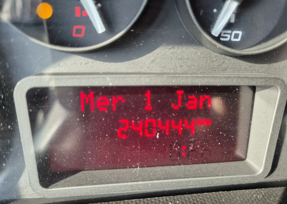 Utilitaire plateau Iveco 35C15 3.0 150KM, Burto-Plandeka: photos 9 Utilitaire plateau Iveco 35C15 3.0 150KM, Burto-Plandeka: photos 9