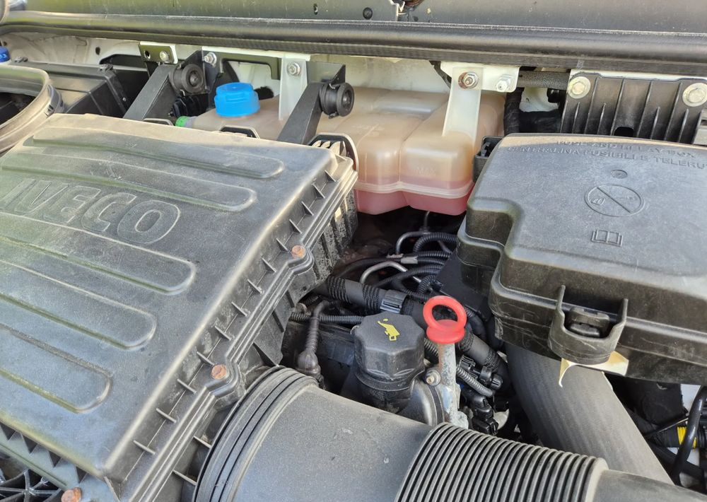 Utilitaire plateau Iveco 35C15 3.0 150KM, Burto-Plandeka: photos 19 Utilitaire plateau Iveco 35C15 3.0 150KM, Burto-Plandeka: photos 19