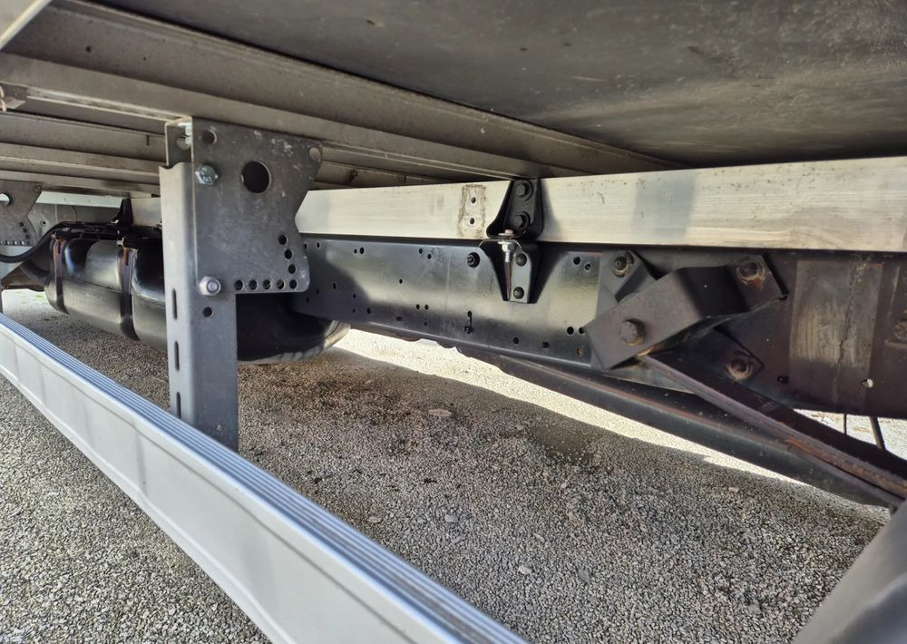 Iveco 35C15 3.0 - Utilitaire plateau: photos 4 Iveco 35C15 3.0 - Utilitaire plateau: photos 4