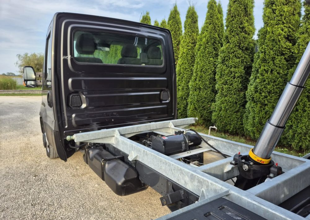 Iveco 35C18 3.0 180KM - Utilitaire benne: photos 4 Iveco 35C18 3.0 180KM - Utilitaire benne: photos 4