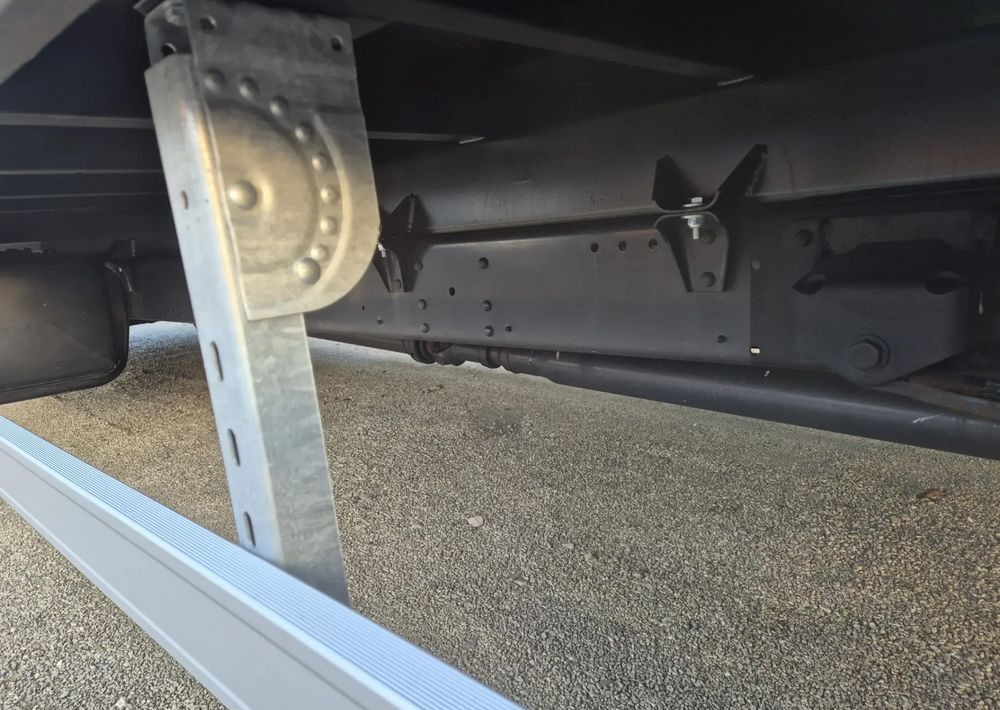 Iveco 70C18 3.0 180KM/ Skrzyniowy / 1 Właściciel/ Himatic 8b/ Rozstaw osi max 5.1m/ - Utilitaire plateau: photos 5 Iveco 70C18 3.0 180KM/ Skrzyniowy / 1 Właściciel/ Himatic 8b/ Rozstaw osi max 5.1m/ - Utilitaire plateau: photos 5