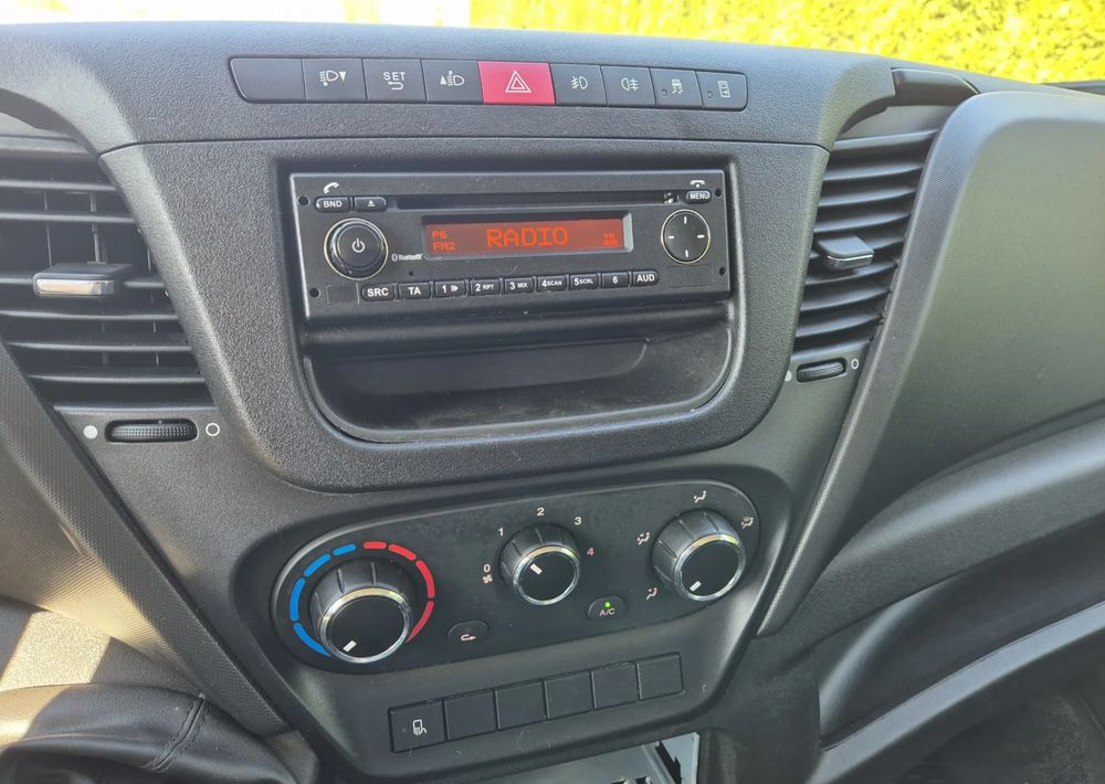 Utilitaire plateau Iveco Iveco 35c14 2.3 140KM Plandeka: photos 9 Utilitaire plateau Iveco Iveco 35c14 2.3 140KM Plandeka: photos 9