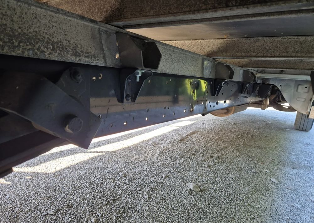 Utilitaire plateau Iveco Iveco 35c14 2.3 140KM Plandeka: photos 12 Utilitaire plateau Iveco Iveco 35c14 2.3 140KM Plandeka: photos 12