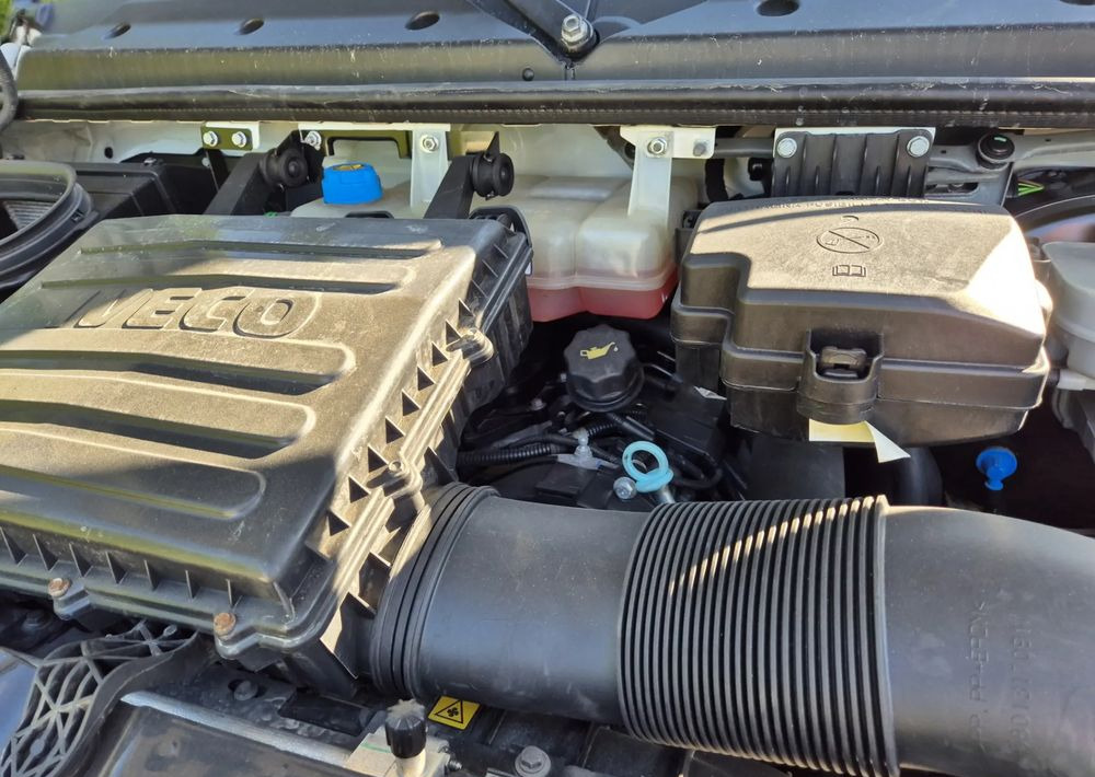 Utilitaire plateau Iveco Iveco 35c14 2.3 140KM Plandeka: photos 16 Utilitaire plateau Iveco Iveco 35c14 2.3 140KM Plandeka: photos 16