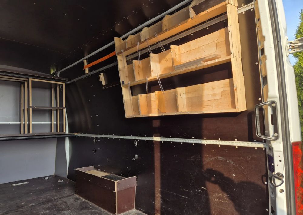 Utilitaire double cabine Iveco Iveco 35s18 3.0 180KM Brygadówka manual: photos 12 Utilitaire double cabine Iveco Iveco 35s18 3.0 180KM Brygadówka manual: photos 12