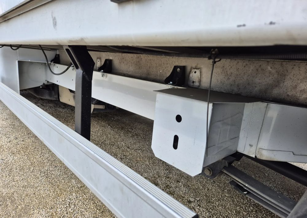 Renault 2.3 Plandeka Burto-Firanka 10 palet - Utilitaire plateau: photos 4 Renault 2.3 Plandeka Burto-Firanka 10 palet - Utilitaire plateau: photos 4