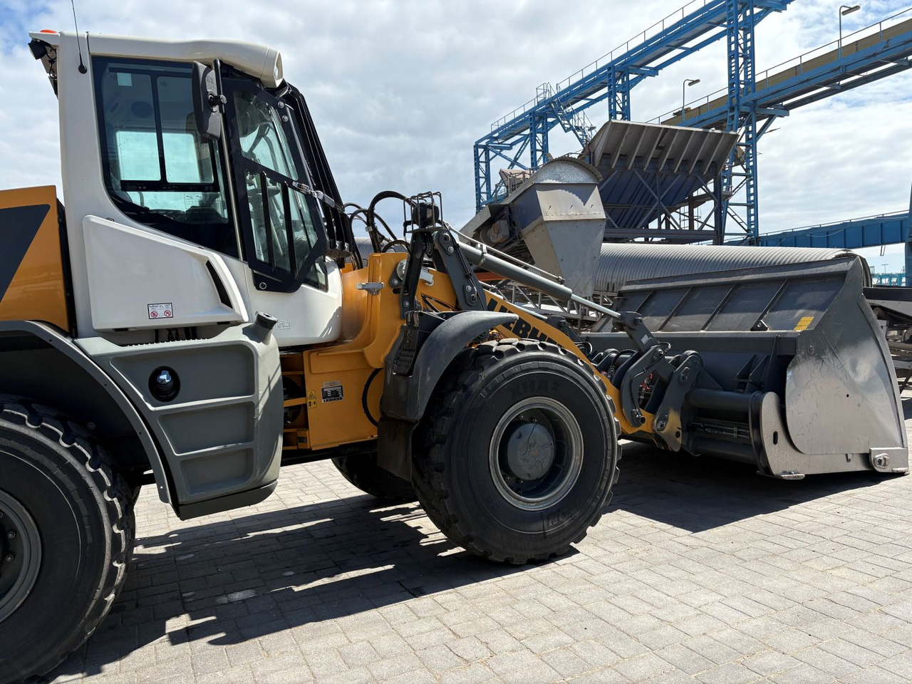 LIEBHERR L538 - Chargeuse sur pneus: photos 2 LIEBHERR L538 - Chargeuse sur pneus: photos 2