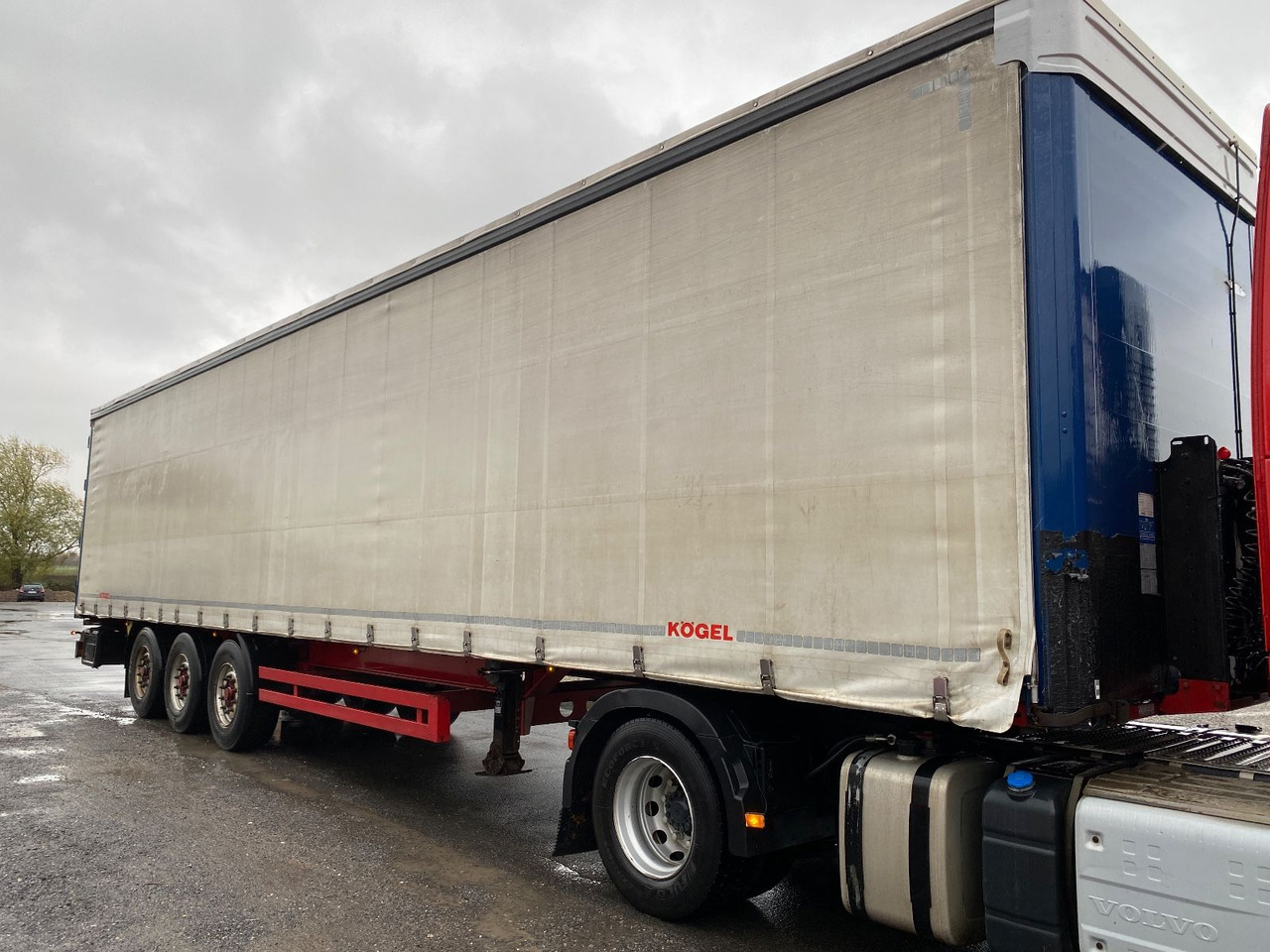 Kögel 3-achs Curtainsider / Edscha/Lenkachse/RSAB - Semi-remorque rideaux coulissants: photos 4 Kögel 3-achs Curtainsider / Edscha/Lenkachse/RSAB - Semi-remorque rideaux coulissants: photos 4