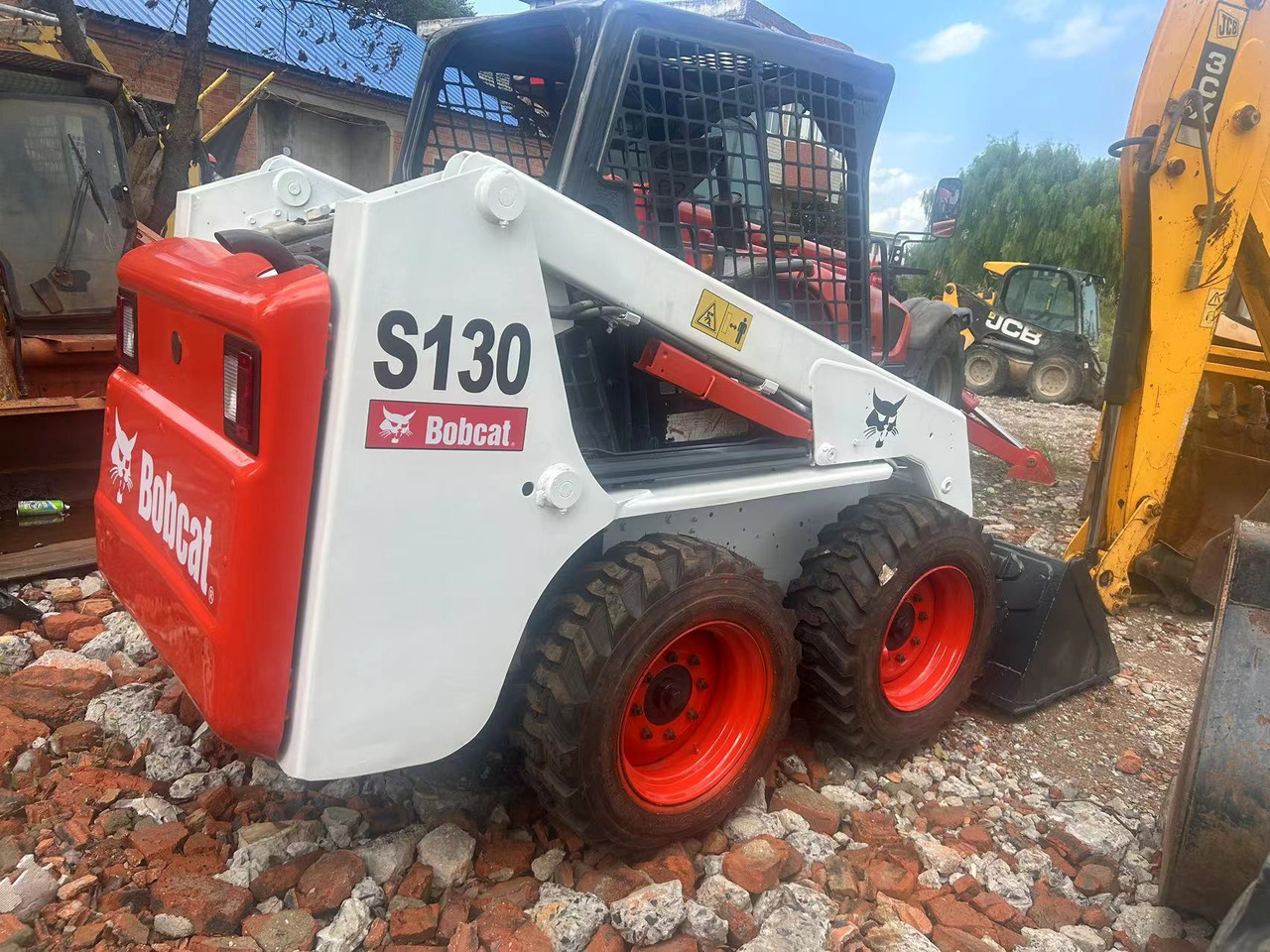 BOBCAT S130 skid steer loader Mining/Agriculture/Urban Construction - Mini chargeuse: photos 1 BOBCAT S130 skid steer loader Mining/Agriculture/Urban Construction - Mini chargeuse: photos 1