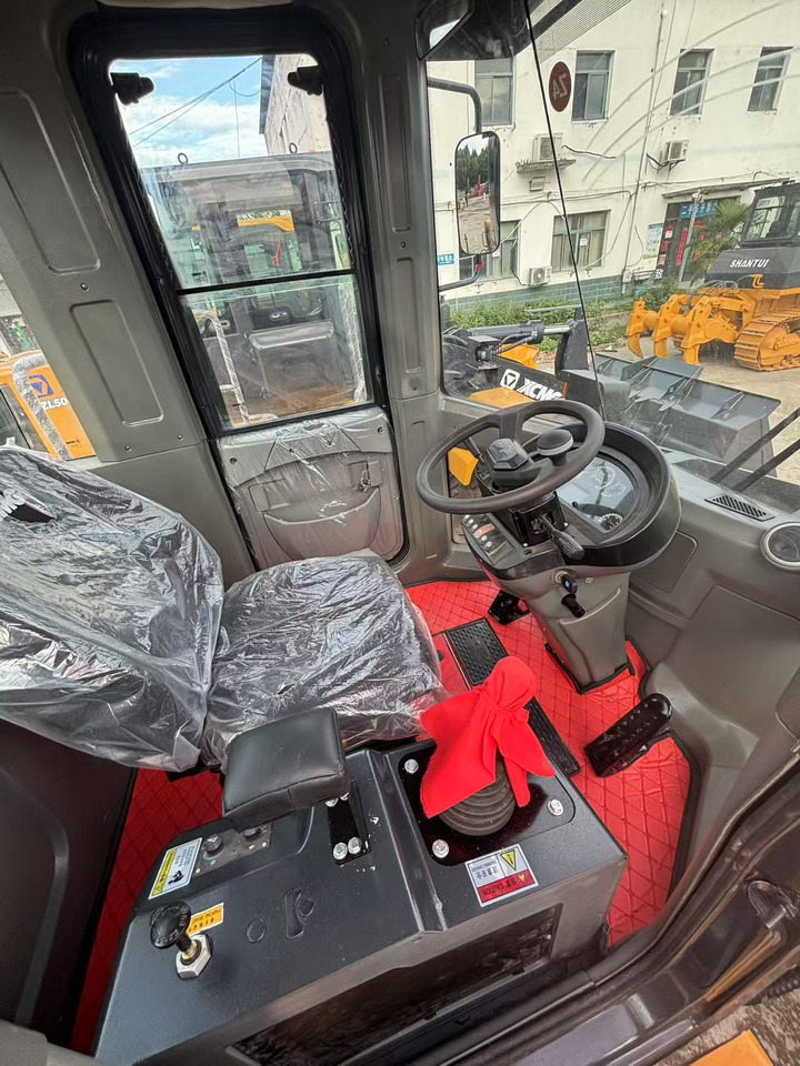 XCMG ZL50GN low hour front loader for sale - Chargeuse sur pneus: photos 4 XCMG ZL50GN low hour front loader for sale - Chargeuse sur pneus: photos 4