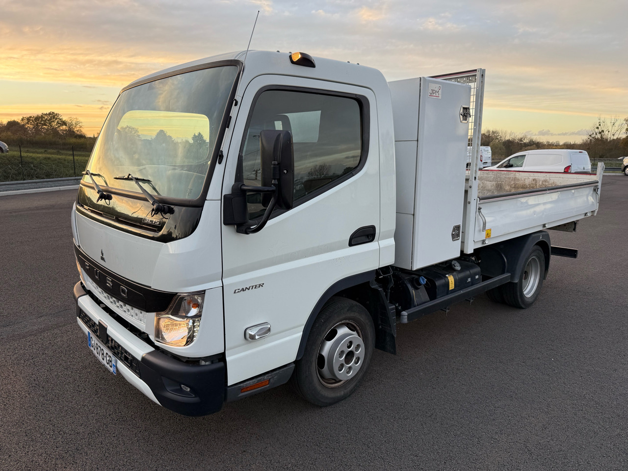 Mitsubishi Canter Fuso - Utilitaire benne: photos 2 Mitsubishi Canter Fuso - Utilitaire benne: photos 2