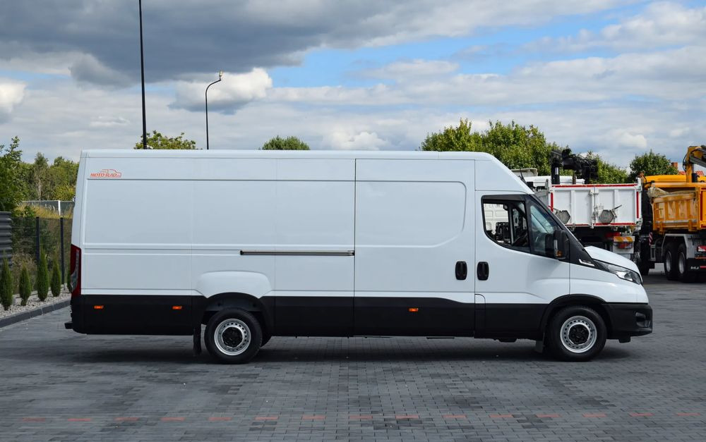 Iveco DAILY MAXI 35S16 / 2.3 - 160 KM / AUTOMAT HI-MATIC / NOWY MODEL / 3 OSOBY / DOSTAWCZE / BLASZAK / KLIMA / 2023 / SERWISOWANY / SPROWADZONY Z NIEMIEC - Fourgon utilitaire: photos 4 Iveco DAILY MAXI 35S16 / 2.3 - 160 KM / AUTOMAT HI-MATIC / NOWY MODEL / 3 OSOBY / DOSTAWCZE / BLASZAK / KLIMA / 2023 / SERWISOWANY / SPROWADZONY Z NIEMIEC - Fourgon utilitaire: photos 4