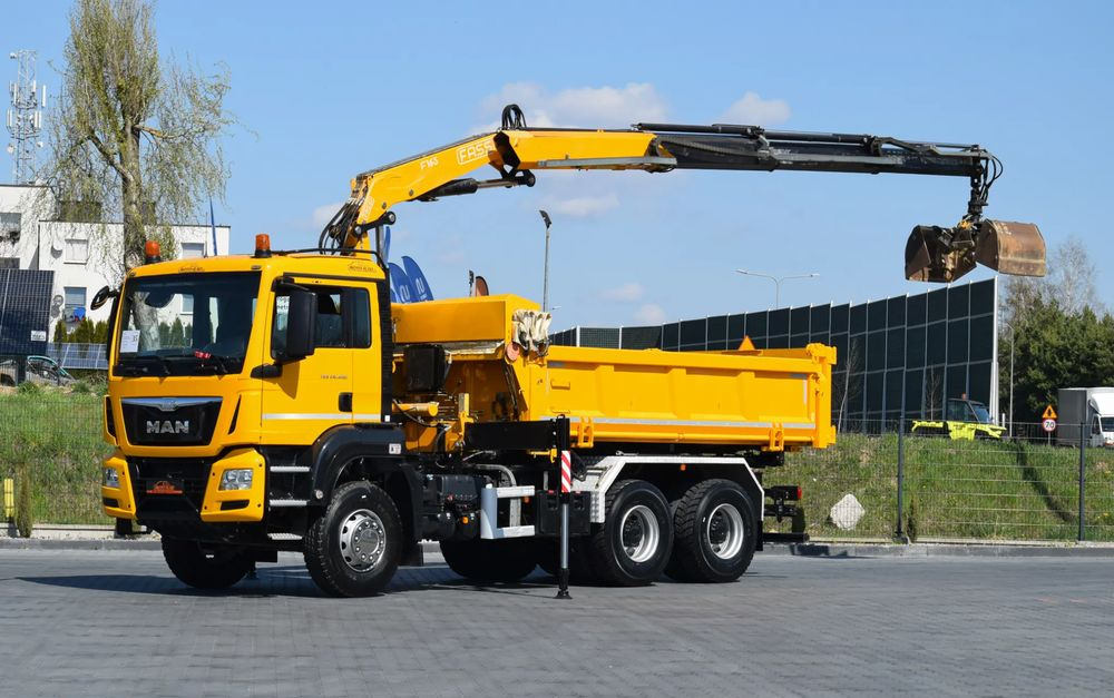 MAN TGS 26.400 / 6x4 / EURO 6 / UDT / HDS FASSI 165 / WYSUW x3 / ROTATOR / CHWYTAK / STEROWANIE RADIOWE / WZMOCNIONA RAMA / WYWROTKA / HYDROBURTA / AUTOMAT / 2017 / NOWE OPONY - 100% / NISKI PRZEBIEG - Camion benne, Camion grue: photos 1 MAN TGS 26.400 / 6x4 / EURO 6 / UDT / HDS FASSI 165 / WYSUW x3 / ROTATOR / CHWYTAK / STEROWANIE RADIOWE / WZMOCNIONA RAMA / WYWROTKA / HYDROBURTA / AUTOMAT / 2017 / NOWE OPONY - 100% / NISKI PRZEBIEG - Camion benne, Camion grue: photos 1