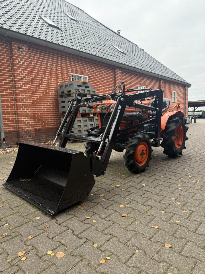 Angebot Kleintraktor Kubota B7001 mit Frontlader - Micro tracteur: photos 1 Angebot Kleintraktor Kubota B7001 mit Frontlader - Micro tracteur: photos 1