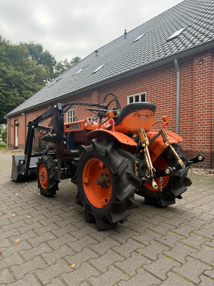 Angebot Kleintraktor Kubota B7001 mit Frontlader - Micro tracteur: photos 3 Angebot Kleintraktor Kubota B7001 mit Frontlader - Micro tracteur: photos 3