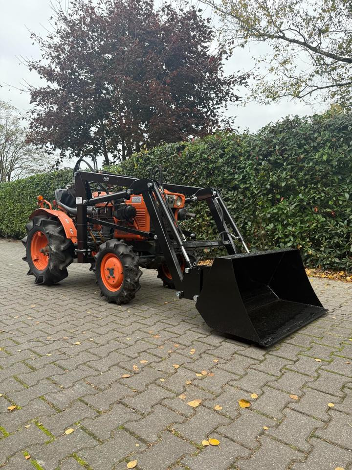 Angebot Kleintraktor Kubota B7001 mit Frontlader - Micro tracteur: photos 2 Angebot Kleintraktor Kubota B7001 mit Frontlader - Micro tracteur: photos 2