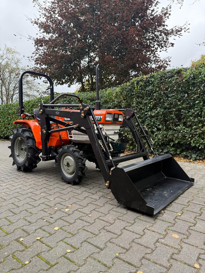Kleintrakor Kubota B1402DT mit Frontlader ab 125 € pro Monat. - Micro tracteur: photos 2 Kleintrakor Kubota B1402DT mit Frontlader ab 125 € pro Monat. - Micro tracteur: photos 2