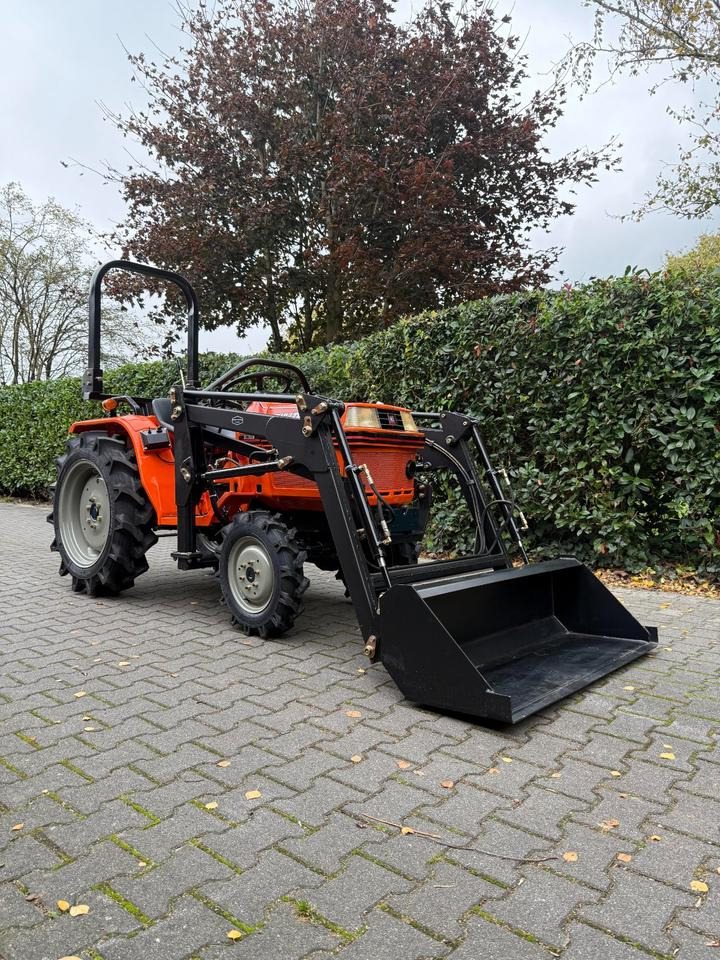 Kleintraktor Kubota B1-17 mit Frontlader ab 125 € pro Monat. - Micro tracteur: photos 2 Kleintraktor Kubota B1-17 mit Frontlader ab 125 € pro Monat. - Micro tracteur: photos 2