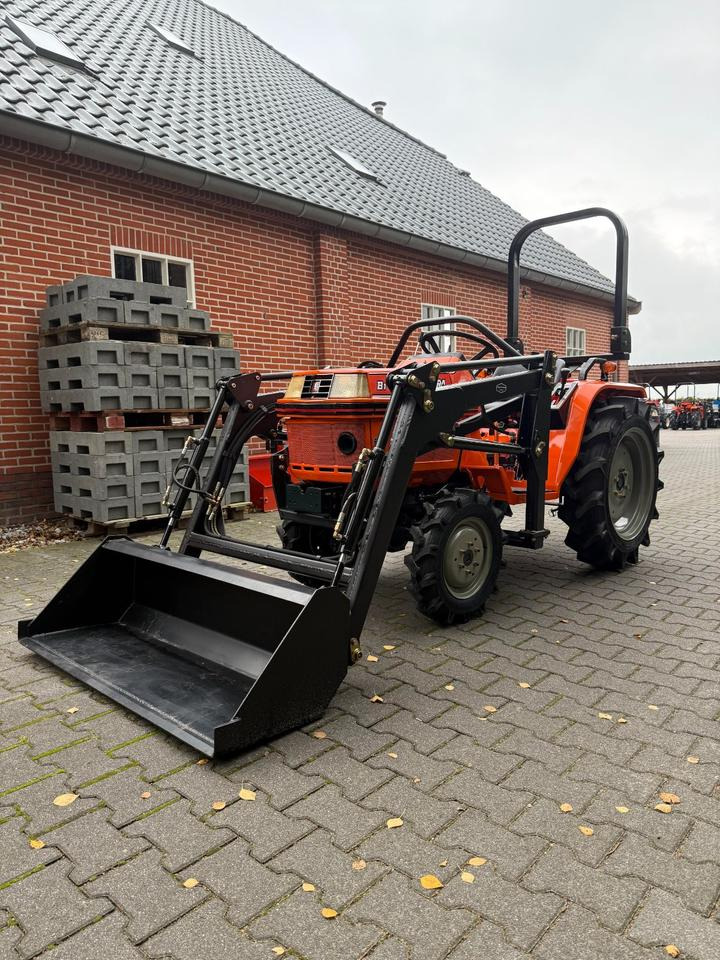 Kleintraktor Kubota B1-17 mit Frontlader ab 125 € pro Monat. - Micro tracteur: photos 1 Kleintraktor Kubota B1-17 mit Frontlader ab 125 € pro Monat. - Micro tracteur: photos 1