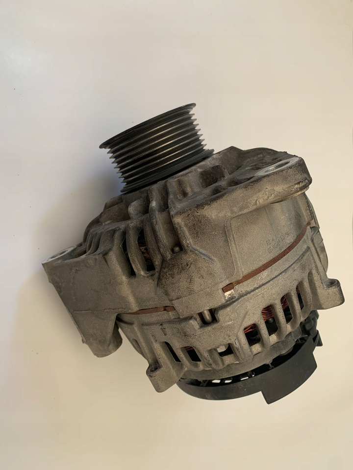 ALTERNATOR MAN TGX TGS EURO 6 D2676 LF26 - Moteur et pièces pour Camion: photos 1 ALTERNATOR MAN TGX TGS EURO 6 D2676 LF26 - Moteur et pièces pour Camion: photos 1