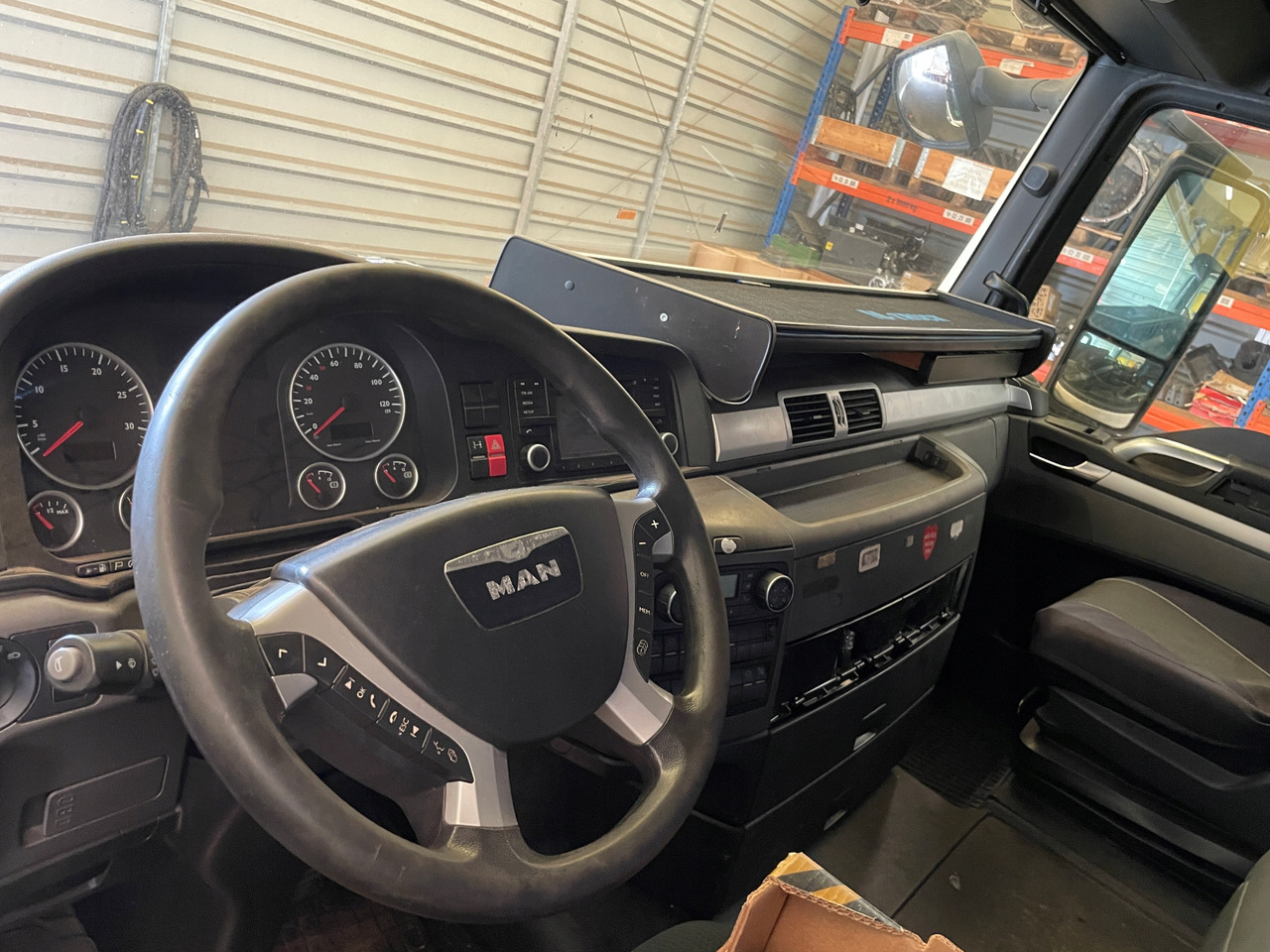 KABINA MAN TGX EURO 6 XLX BIAŁA KOLOR RAL 9010 - Cabine pour Camion: photos 3 KABINA MAN TGX EURO 6 XLX BIAŁA KOLOR RAL 9010 - Cabine pour Camion: photos 3