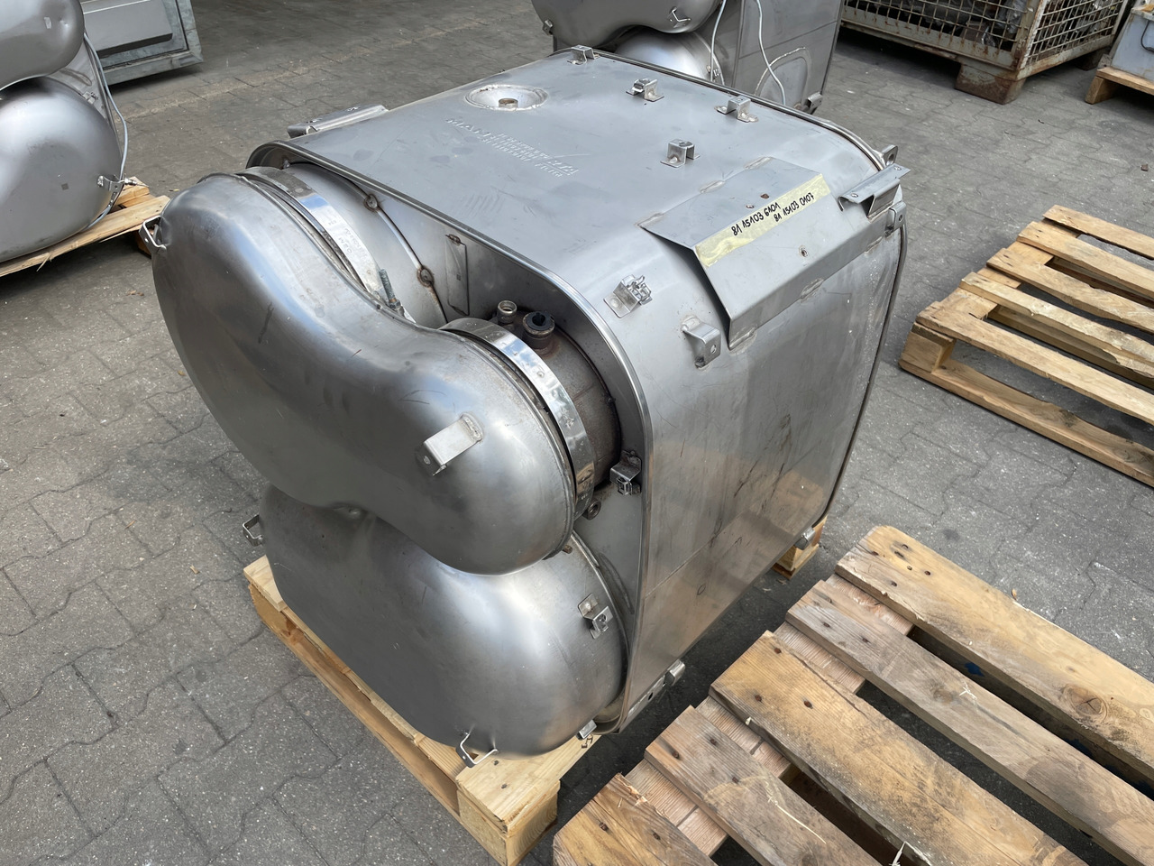 KATALIZATOR MAN TGX TGS EURO 6 DPF TŁUMIK WYDECH 81151036101 - Catalyseur pour Camion: photos 3 KATALIZATOR MAN TGX TGS EURO 6 DPF TŁUMIK WYDECH 81151036101 - Catalyseur pour Camion: photos 3