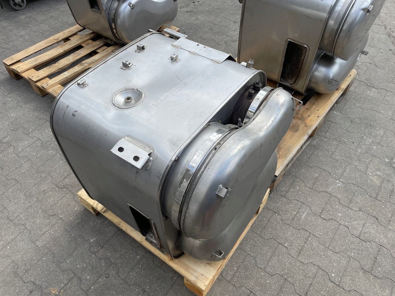 KATALIZATOR MAN TGX TGS EURO 6 DPF TŁUMIK WYDECH 81151036101 - Catalyseur pour Camion: photos 4 KATALIZATOR MAN TGX TGS EURO 6 DPF TŁUMIK WYDECH 81151036101 - Catalyseur pour Camion: photos 4