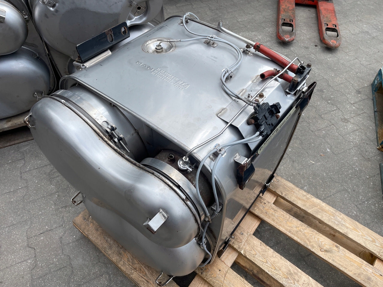 KATALIZATOR MAN TGX TGS EURO 6 DPF TŁUMIK WYDECH 81151036115 - Tube d'echappement pour Camion: photos 1 KATALIZATOR MAN TGX TGS EURO 6 DPF TŁUMIK WYDECH 81151036115 - Tube d'echappement pour Camion: photos 1