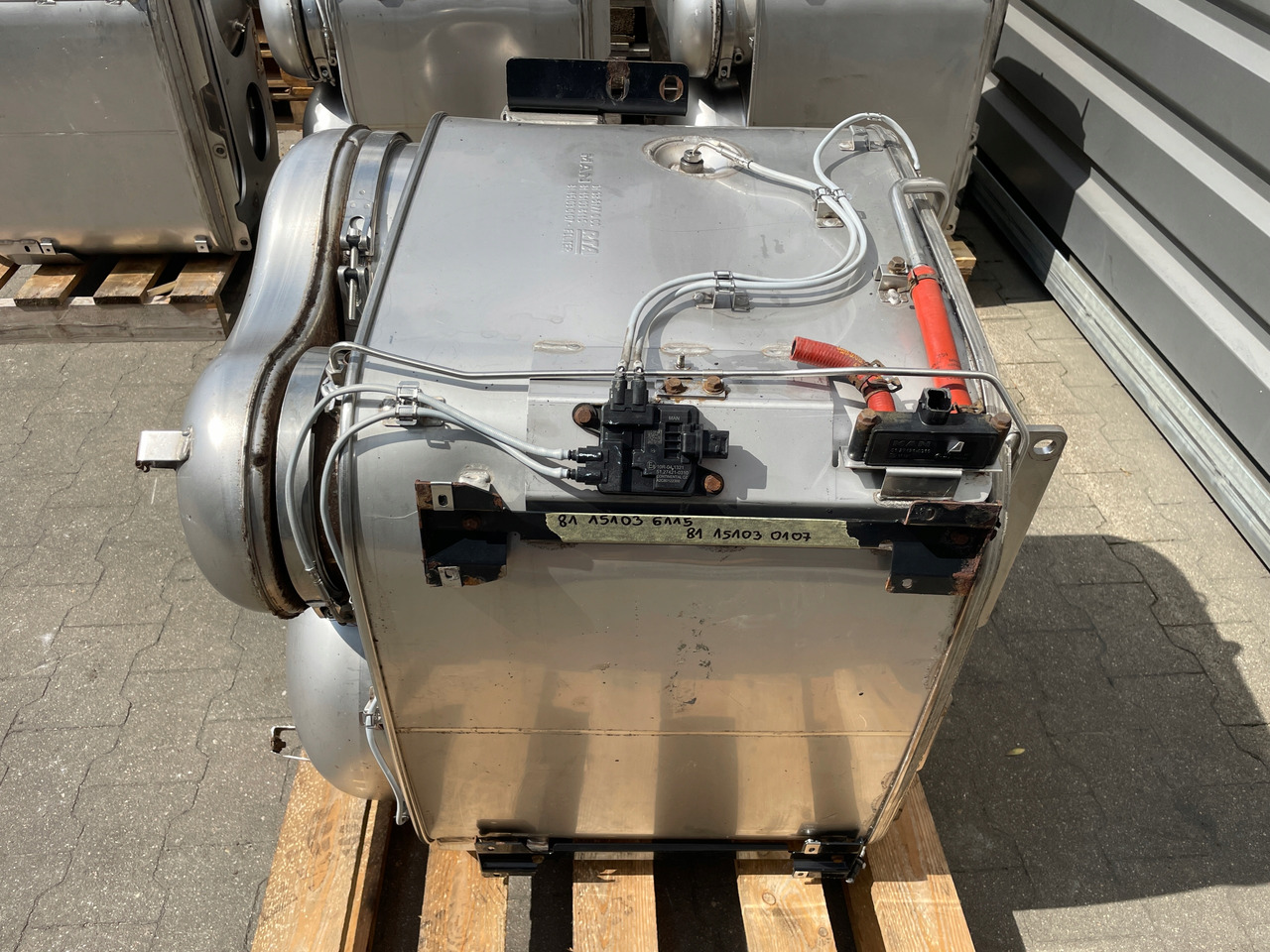 KATALIZATOR MAN TGX TGS EURO 6 DPF TŁUMIK WYDECH 81151036115 - Catalyseur pour Camion: photos 2 KATALIZATOR MAN TGX TGS EURO 6 DPF TŁUMIK WYDECH 81151036115 - Catalyseur pour Camion: photos 2