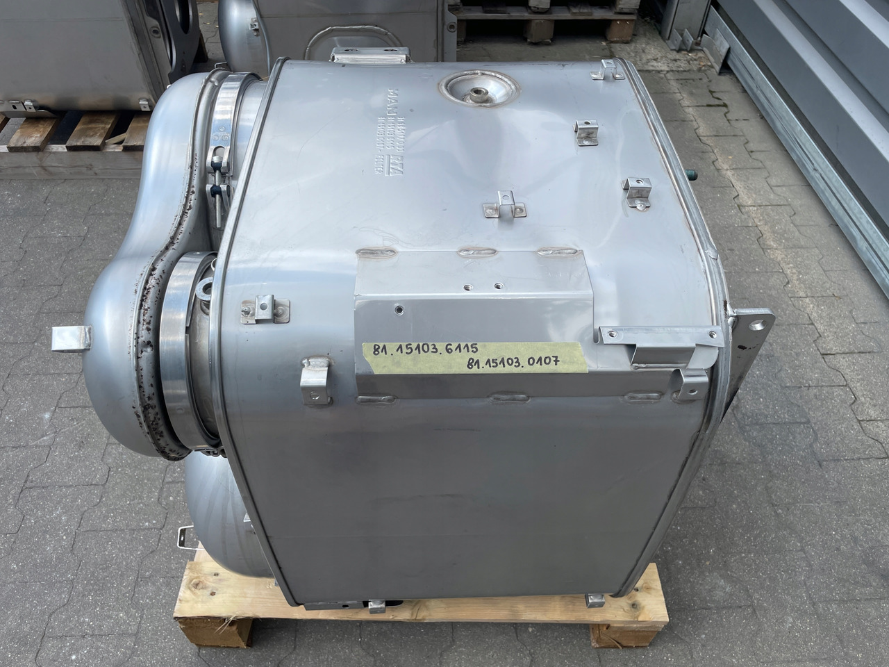 KATALIZATOR MAN TGX TGS EURO 6 DPF TŁUMIK WYDECH 81151036115 - Catalyseur pour Camion: photos 3 KATALIZATOR MAN TGX TGS EURO 6 DPF TŁUMIK WYDECH 81151036115 - Catalyseur pour Camion: photos 3