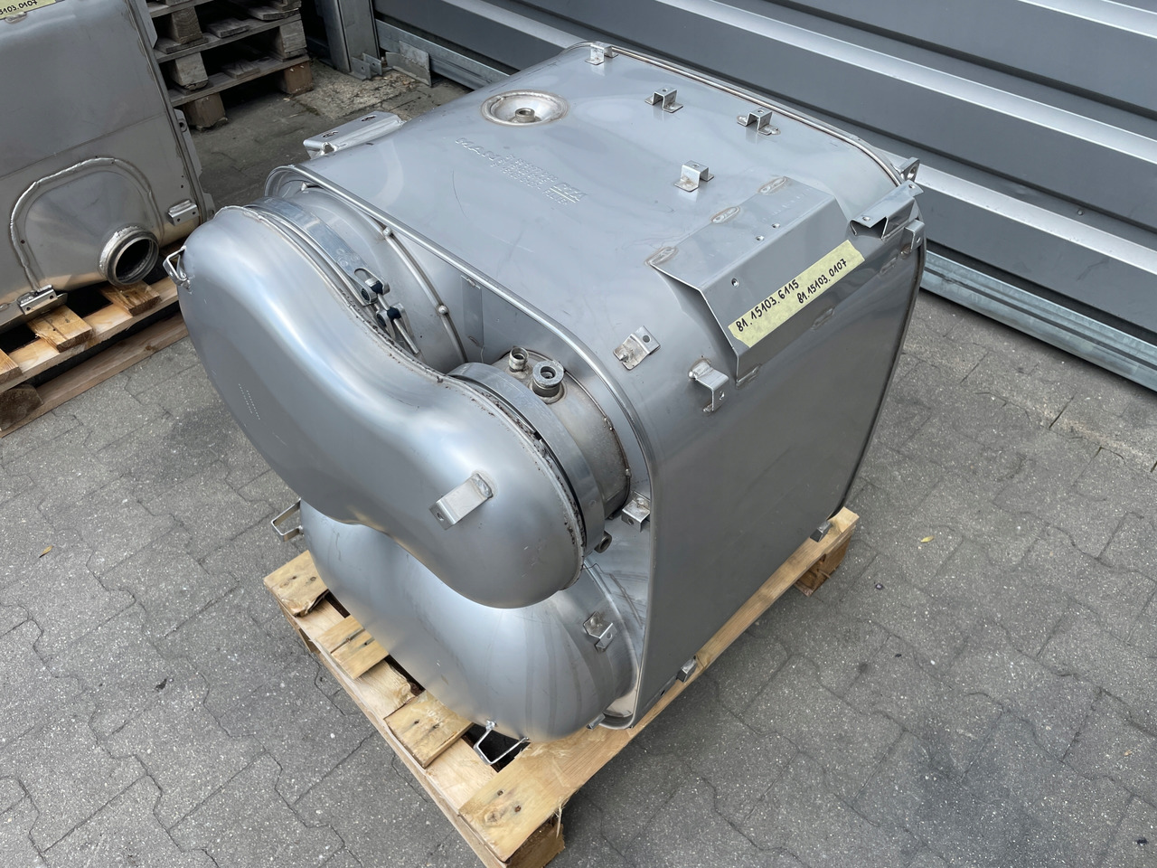 KATALIZATOR MAN TGX TGS EURO 6 DPF TŁUMIK WYDECH 81151036115 - Catalyseur pour Camion: photos 4 KATALIZATOR MAN TGX TGS EURO 6 DPF TŁUMIK WYDECH 81151036115 - Catalyseur pour Camion: photos 4