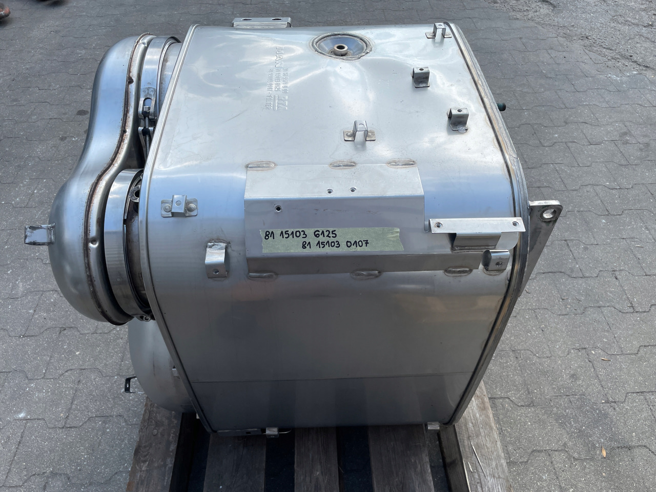 KATALIZATOR MAN TGX TGS EURO 6 DPF TŁUMIK WYDECH 81151036125 - Catalyseur: photos 2 KATALIZATOR MAN TGX TGS EURO 6 DPF TŁUMIK WYDECH 81151036125 - Catalyseur: photos 2