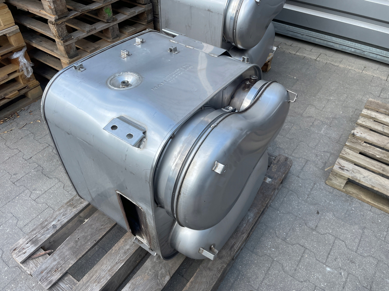 KATALIZATOR MAN TGX TGS EURO 6 DPF TŁUMIK WYDECH 81151036125 - Catalyseur: photos 1 KATALIZATOR MAN TGX TGS EURO 6 DPF TŁUMIK WYDECH 81151036125 - Catalyseur: photos 1