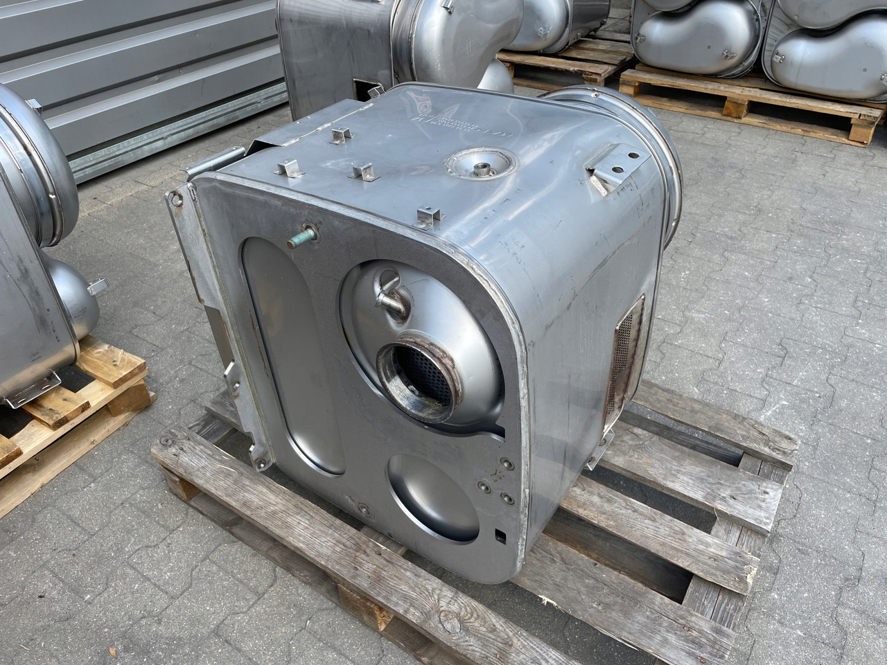 KATALIZATOR MAN TGX TGS EURO 6 DPF TŁUMIK WYDECH 81151036125 - Catalyseur: photos 4 KATALIZATOR MAN TGX TGS EURO 6 DPF TŁUMIK WYDECH 81151036125 - Catalyseur: photos 4